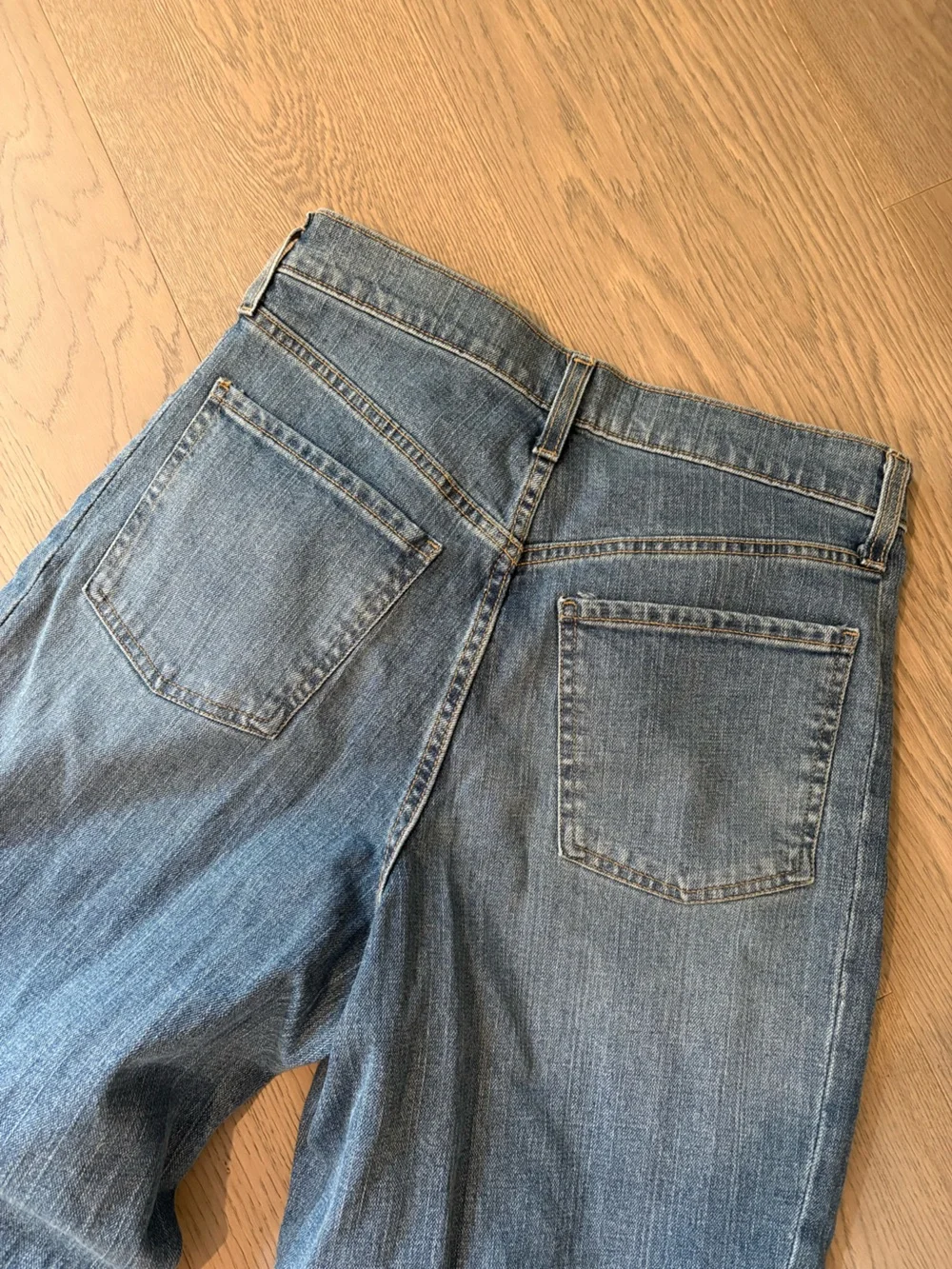 Old Navy High-Waisted Barrel Ankle Jeans - Picture 9 of 10